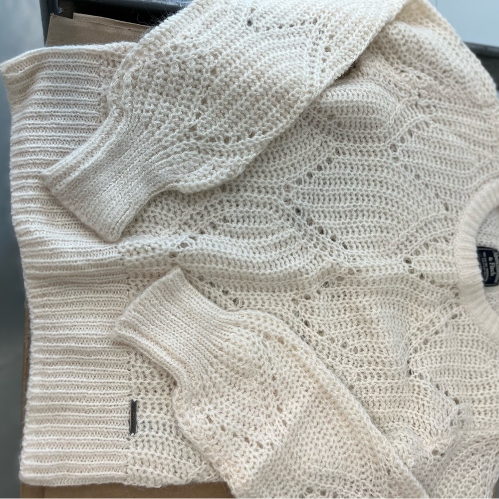 Abercrombie & Fitch Cream Crew Neck Sweater with Intricate Knit
